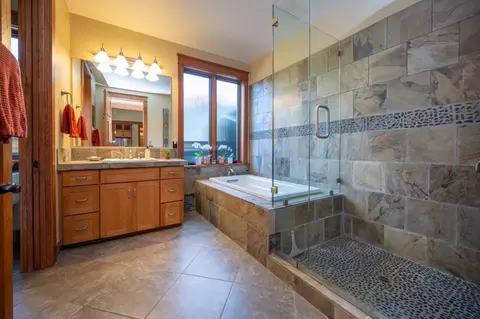 Bath - 831 Rocky Hill Rd, Murphys, CA 95247 photo 5 of 8