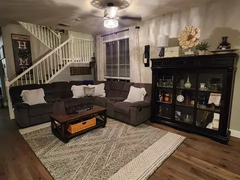 Living - 2646 2646 Ozark Dr, Tracy, CA 95304 photo 2 of 5