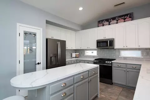 Kitchen - 1981 Schaffhausen St, Manteca, CA 95337 photo 4 of 7