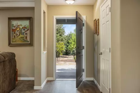 Entry Way - 1255 Root Rd, Modesto, CA 95357 photo 2 of 11