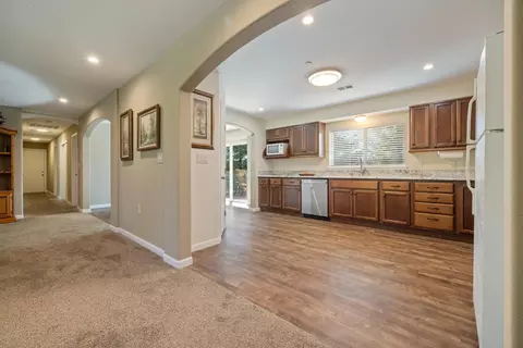 Entry Way - 1255 Root Rd, Modesto, CA 95357 photo 7 of 11