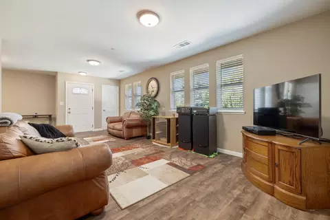 Entry Way - 1255 Root Rd, Modesto, CA 95357 photo 3 of 11