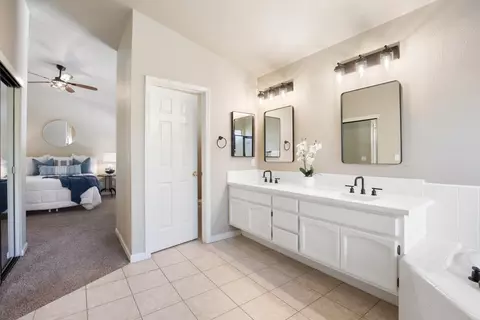 Bath - 2318 Heron Ct, Rocklin, CA 95765 photo 3 of 4