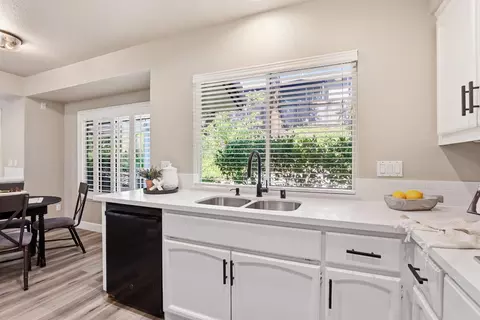Kitchen - 2318 Heron Ct, Rocklin, CA 95765 photo 1 of 2