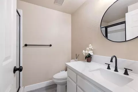 Bath - 2318 Heron Ct, Rocklin, CA 95765 photo 1 of 4