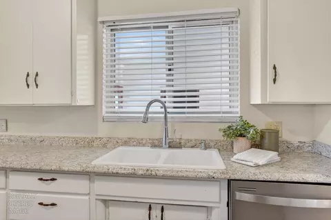 Kitchen - 20362 N Ray Rd, Lodi, CA 95242 photo 4 of 6