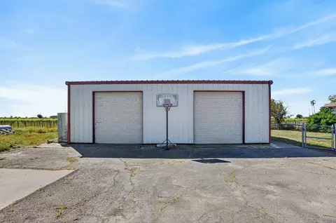 Exterior - 20362 N Ray Rd, Lodi, CA 95242 photo 7 of 9