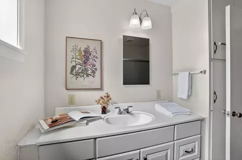 Bath - 20362 N Ray Rd, Lodi, CA 95242 photo 2 of 4