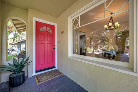 941 33rd St, Sacramento, CA 95816