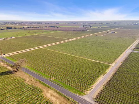 10400 E Harney Ln, Lodi, CA 95240 photo 11