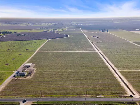10400 E Harney Ln, Lodi, CA 95240 photo 2