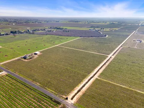10400 E Harney Ln, Lodi, CA 95240