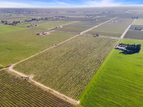 10400 E Harney Ln, Lodi, CA 95240 photo 6