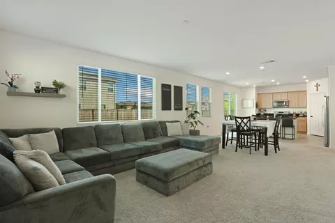 Living - 1601 Redhaven Pl, Hughson, CA 95326 photo 1 of 1
