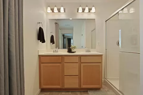 Bath - 1601 Redhaven Pl, Hughson, CA 95326 photo 3 of 3