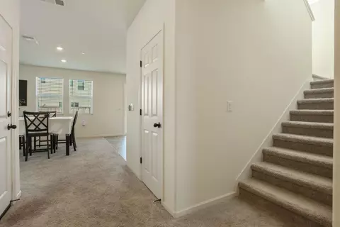 Entry Way - 1601 Redhaven Pl, Hughson, CA 95326 photo 3 of 6