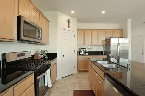 Kitchen - 1601 Redhaven Pl, Hughson, CA 95326 photo 3 of 5