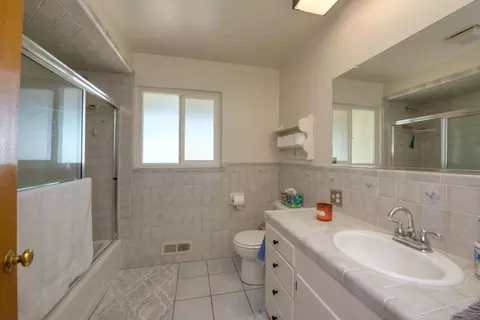 Bath - 1248 E Las Palmas Ave, Patterson, CA 95363 photo 2 of 2