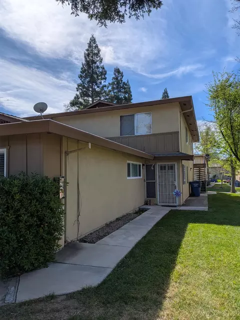 5636 Madison Ave #2, Sacramento, CA 95841