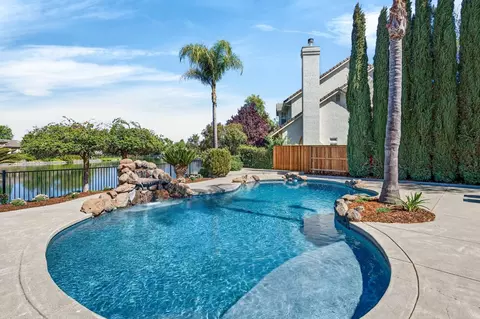 Exterior - 1501 Chalupa Pl, Davis, CA 95618 photo 5 of 7