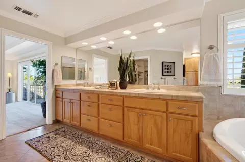 Bath - 1501 Chalupa Pl, Davis, CA 95618 photo 1 of 8