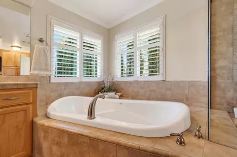 Bath - 1501 Chalupa Pl, Davis, CA 95618 photo 3 of 8