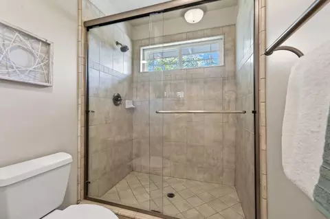 Bath - 1501 Chalupa Pl, Davis, CA 95618 photo 5 of 8