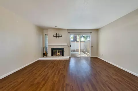 Living - 9237 Madison Ave, Orangevale, CA 95662 photo 2 of 4