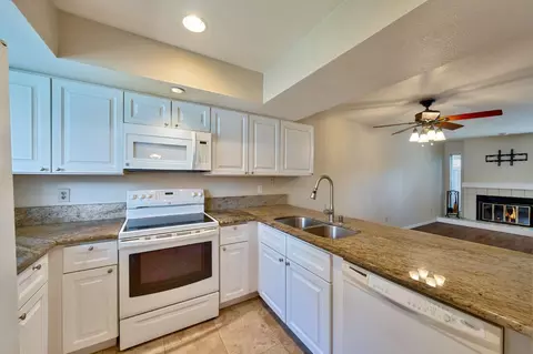 Kitchen - 9237 Madison Ave, Orangevale, CA 95662 photo 5 of 6