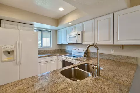 Kitchen - 9237 Madison Ave, Orangevale, CA 95662 photo 2 of 6