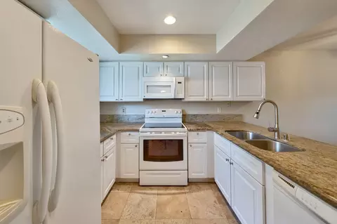 Kitchen - 9237 Madison Ave, Orangevale, CA 95662 photo 4 of 6