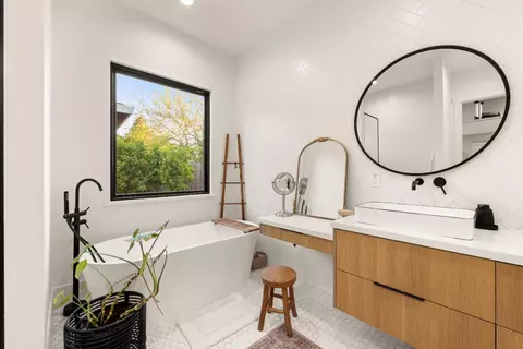 Bath - 5570 Foothill Rd, Rocklin, CA 95677 photo 6 of 9
