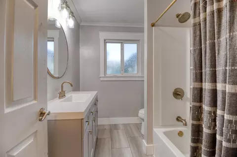 Bath - 1605 Pimlico Dr, Modesto, CA 95350 photo 1 of 2