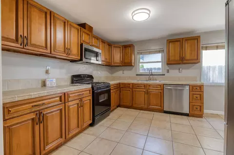 Kitchen - 1605 Pimlico Dr, Modesto, CA 95350 photo 2 of 3