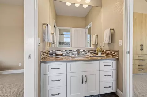 Bath - 1714 Arena Dr, Davis, CA 95618 photo 6 of 8