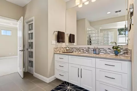 Bath - 1714 Arena Dr, Davis, CA 95618 photo 3 of 8