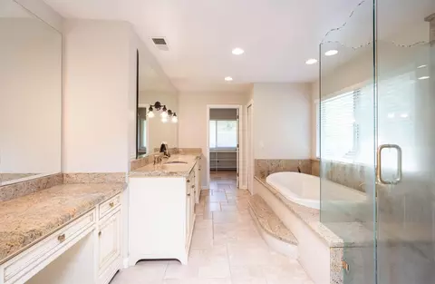 Bath - 8501 King Rd, Loomis, CA 95650 photo 3 of 4