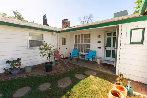 Exterior - 230 W 25th St, Merced, CA 95340 photo 3 of 6