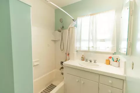 Bath - 230 W 25th St, Merced, CA 95340 photo 1 of 1