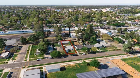 View/Area - 230 W 25th St, Merced, CA 95340 photo 2 of 2