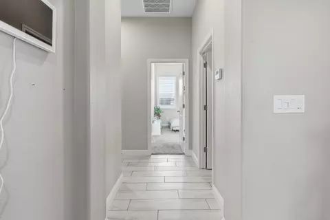 Entry Way - 1282 Nascimento Ct, Manteca, CA 95337 photo 3 of 5