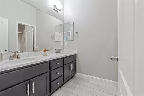 Bath - 1282 Nascimento Ct, Manteca, CA 95337 photo 5 of 7