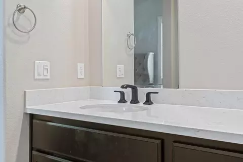 Bath - 1282 Nascimento Ct, Manteca, CA 95337 photo 2 of 7