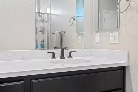 Bath - 1282 Nascimento Ct, Manteca, CA 95337 photo 3 of 7