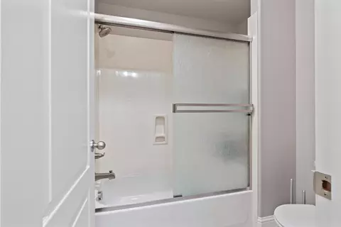 Bath - 1282 Nascimento Ct, Manteca, CA 95337 photo 6 of 7