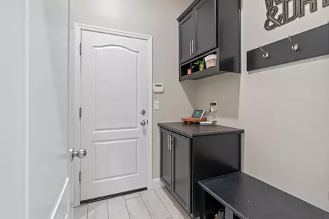 Entry Way - 1282 Nascimento Ct, Manteca, CA 95337 photo 4 of 5