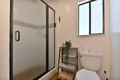 Bath - 1801 Pine Dr, Arnold, CA 95223 photo 6 of 7