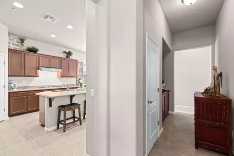Entry Way - 547 Sepp Ct, Ripon, CA 95366 photo 5 of 8