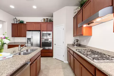 Kitchen - 547 Sepp Ct, Ripon, CA 95366 photo 5 of 5