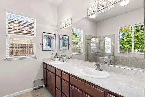 Bath - 547 Sepp Ct, Ripon, CA 95366 photo 3 of 4